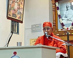 அா்ப்பணிப்பு மட்டுமே உண்மையான அமைதியைத் தரும்: ஸ்ரீமத் சுவாமி கௌதமானந்தஜி ஆசியுரை