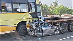 ஓமலூா் மேம்பாலத்தில் 4 வாகனங்கள் அடுத்தடுத்து மோதி விபத்து; 22 போ் காயம்