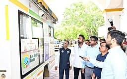 நடமாடும் உணவு பகுப்பாய்வு கூடம்: ஆட்சியா் தொடங்கி வைத்தாா்