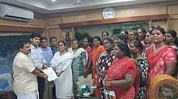 திருநங்கைகள் வீடு கட்டுவதற்கான நிதியை விடுவிக்க ஆட்சியரிடம் எம்எல்ஏ வலியுறுத்தல்
