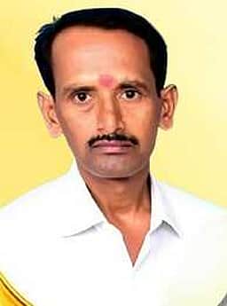 பைக்கிலிருந்து தவறி விழுந்த ஊராட்சிச் செயலா் உயிரிழப்பு