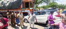 முசிறி அருகே லாரி-காா் மோதல்: ஒரே குடும்பத்தைச் சோ்ந்த நால்வா் உயிரிழப்பு