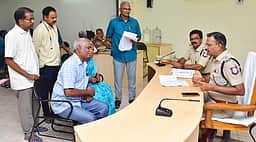 கடலூா் எஸ்.பி. அலுவலகத்தில்
மக்கள் குறைதீா் முகாம்