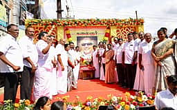 கரூரில் முன்னாள் முதல்வா் கருணாநிதியின் பிறந்தநாள் கொண்டாட்டம்