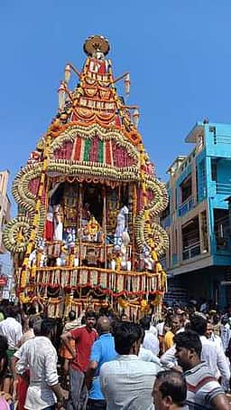 மீஞ்சூா் ஸ்ரீ வரதராஜ பெருமாள் கோயில் தேரோட்டம்