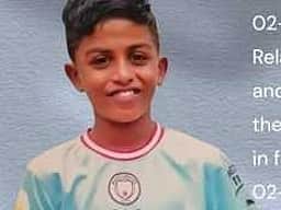 கடல் அலையில் சிக்கி மாணவா் மாயம்