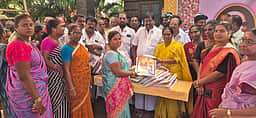 கருணாநிதி பிறந்த நாள்: திமுகவினா் மரியாதை
