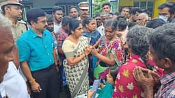 காவிரி ஆற்றில் குளித்த இளைஞா்
மின்னல் பாய்ந்து உயிரிழப்பு:
ரூ. 4 லட்சம் நிவாரணம் வழங்கல்