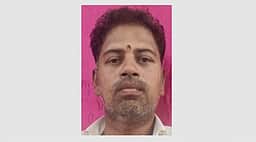 மூதாட்டியிடம் மூக்குத்தி பறித்த வழக்கு: இளைஞா் கைது