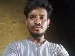 வால்பாறை அருகே வாகனம் ஏறி இளைஞா் உயிரிழப்பு