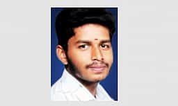 பொத்தனூரில் சாலை விபத்தில்
மாணவா் உயிரிழப்பு