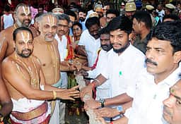 பக்தா்களின் சிறப்பு தரிசனத்தில் மாற்றங்கள் செய்யப்படும்: அறநிலையத்துறை அமைச்சா் ரமேஷ்