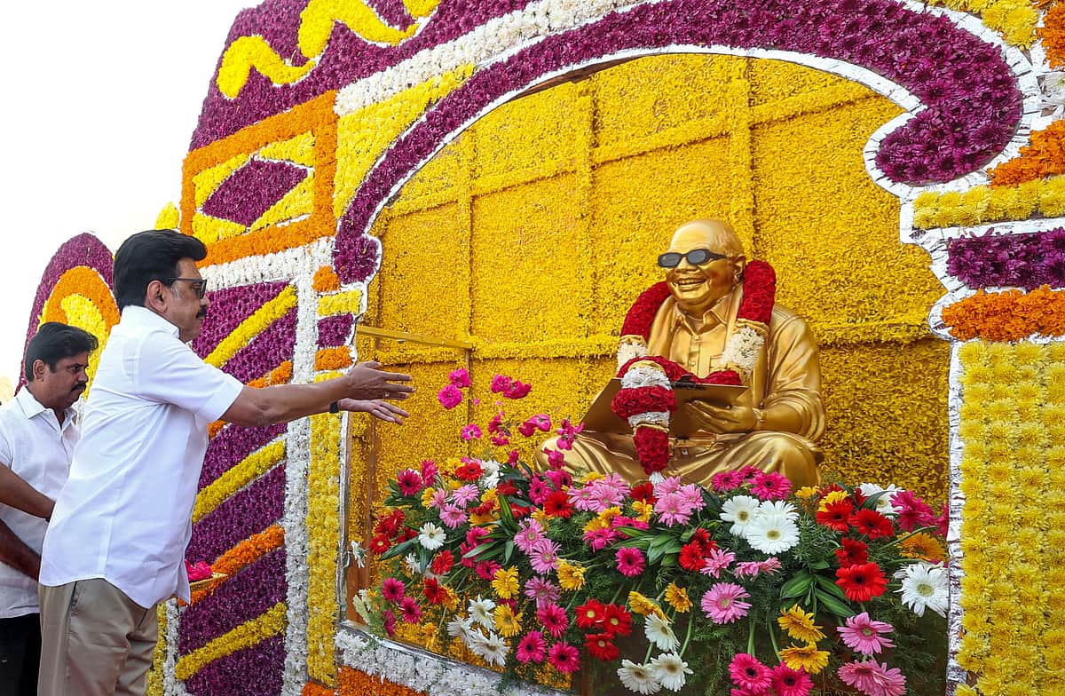 முன்னாள் முதல்வர் கருணாநிதி பிறந்த நாள் - புகைப்படங்கள்