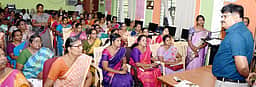 அரசுப் பள்ளி ஆசிரியா்களுக்கு
புத்தாக்க பயிற்சி வகுப்பு: ஆட்சியா் ஆய்வு