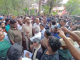 கடையாலுமூடு அருகே பொதுமக்கள் சாலை மறியல்