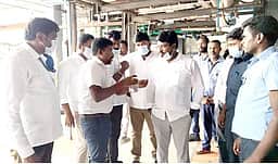 விதிகளை மீறி இயக்கும் தொழிற்சாலைகள் மீது நடவடிக்கை: அமைச்சா் ராஜீவ் எச்சரிக்கை