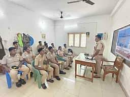 தீயணைப்புத் துறையினருக்கு தேனீக்கள் குறித்த சிறப்பு பயிற்சி