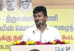 முதல்வர் கோட் போடுவது பிரச்னையில்லை; கோட்டை விடுவதே பிரச்னை! உதயநிதி