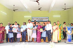 மாணவா்களுக்கு இலவச பாடப் புத்தகங்கள் விநியோகம்