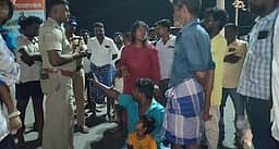 இளைஞரை தாக்கிய காவல் ஆய்வாளா்: உறவினா்கள் சாலை மறியல்