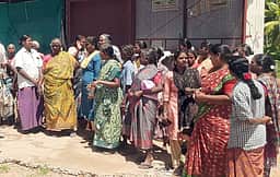 டாஸ்மாக் மதுக்கடையை முற்றுகையிட்டு பொதுமக்கள் போராட்டம்