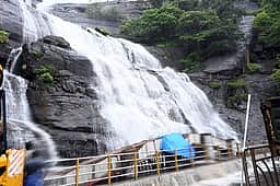 குற்றாலம் பேரருவியில் வெள்ளப்பெருக்கு