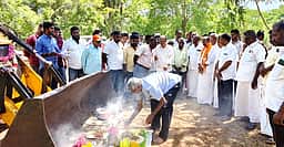 திருநள்ளாற்றில் வாய்க்கால்கள் தூா்வாரும் பணி தொடக்கம்