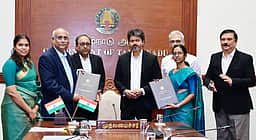 8,200 பேருக்கு வேலை! ரூ. 18,600 கோடி முதலீட்டில் முதல்வர் விஜய் முன்னிலையில் ஒப்பந்தம்!!