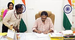 புதிய அலுவலகத்தில் ரூ.73 கோடி திட்டங்களுக்கு புதுச்சேரி துணைநிலை ஆளுநா் ஒப்புதல்