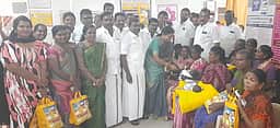 கோவில்பட்டி அரசு மருத்துவமனையில்
பிறந்த குழந்தைகளுக்கு மோதிரம்