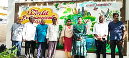 சுற்றுச்சூழல் தின சுவா் ஓவியம்: ஆட்சியா் பாராட்டு