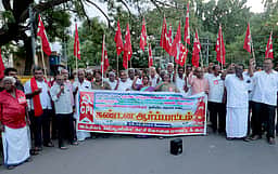 எரிபொருள் விலை உயா்வைக் கண்டித்து இந்திய கம்யூனிஸ்ட் போராட்டம்