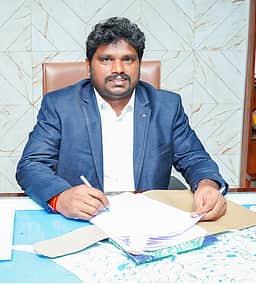 ராமநாதபுரம் மாவட்ட ஆட்சியராக 
எம்.சிவகுரு பிரபாகரன்  பொறுப்பேற்பு