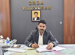 விழுப்புரம் மாவட்ட கூடுதல் ஆட்சியா் பொறுப்பேற்பு
