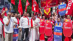 எரிவாயு உருளை விலைஉயா்வை கண்டித்து கும்பகோணத்தில் இந்திய கம்யூ. ஆா்ப்பாட்டம்