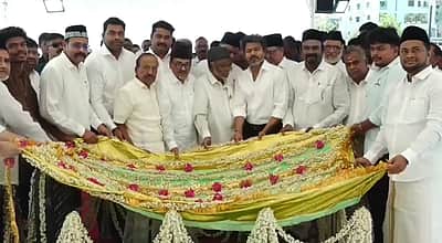 காயிதே மில்லத் நினைவிடத்தில் முதல்வர் விஜய் மரியாதை!