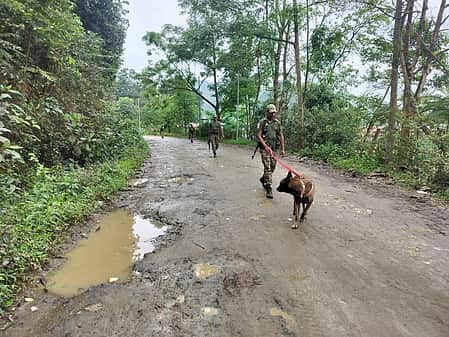 மணிப்பூரில் துப்பாக்கிச் சூடு: 2 கிராமவாசிகள் பலி 