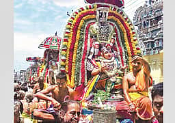 27 கருடசேவை... 18  நவநீத சேவை!