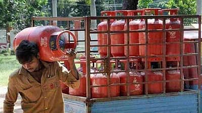 வீட்டு உபயோக சமையல் எரிவாயு விலை ரூ. 29 அதிகரிப்பு!