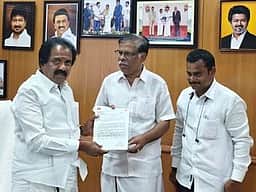 பழைமையான நூலகத்துக்கு
புதிய கட்டடம் கோரி மனு