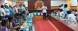 திருவள்ளூா் நகராட்சியில் 4 வகைகளாக குப்பையை தரம் பிரித்து வாங்க வேண்டும்