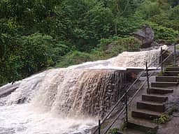 மேற்குத் தொடர்ச்சி மலையில் கனமழை: கோவை குற்றாலம் அருவி மூடல்!