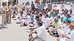 அரசு வேலை வாங்கித் தருவதாக ரூ.30 லட்சம் மோசடி; ஏமாற்றமடைந்தவா் தற்கொலை