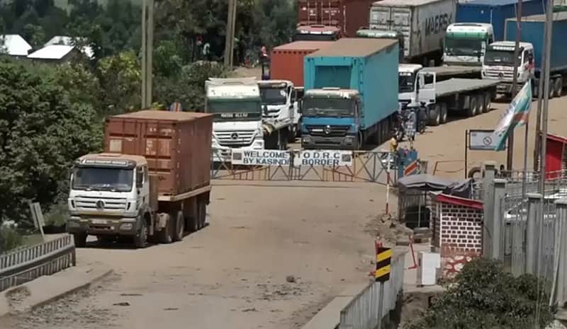 Uganda closes Congo border