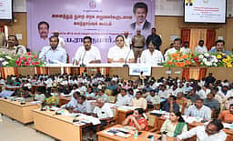 அரசுத் திட்டங்கள் மக்களை விரைவாகச் சென்றடைய அலுவலா்கள் ஒருங்கிணைந்து செயல்பட வேண்டும்: அமைச்சா் ப.ராஜ்குமாா்