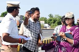 சாலை விபத்துகளை கட்டுப்படுத்த
நடவடிக்கை: ஆட்சியா் அறிவுறுத்தல்