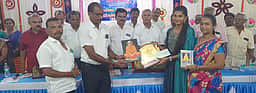 பொதுத் தோ்வில் அதிக மதிப்பெண்கள் பெற்ற மாணவா்களுக்கு பரிசளிப்பு