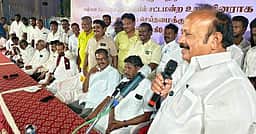 பேரவைத் தோ்தலில் மக்கள் மாயவலையில் வீழ்ந்துவிட்டனா்! முன்னாள் அமைச்சா் எம்.ஆா்.கே. பன்னீா்செல்வம்!