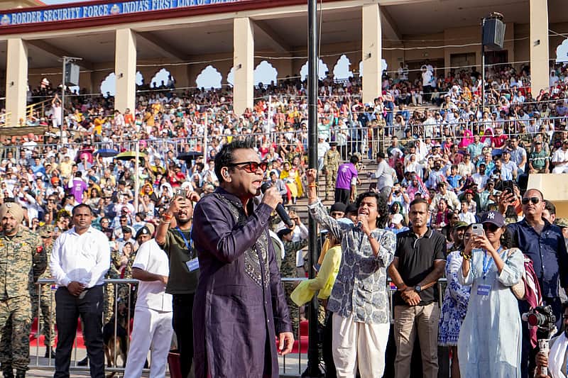 AR Rahman perform at the Attari-Wagah border