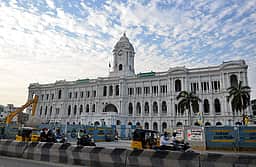 சென்னை மாநகராட்சியில் 
43 அலுவலா்கள் பணியிட மாற்றம்